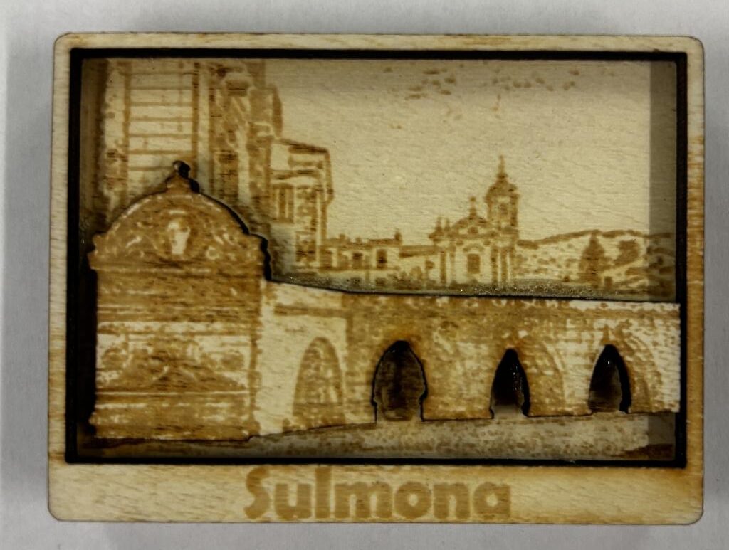 Calamite personalizzate in legno tagliato al laser.